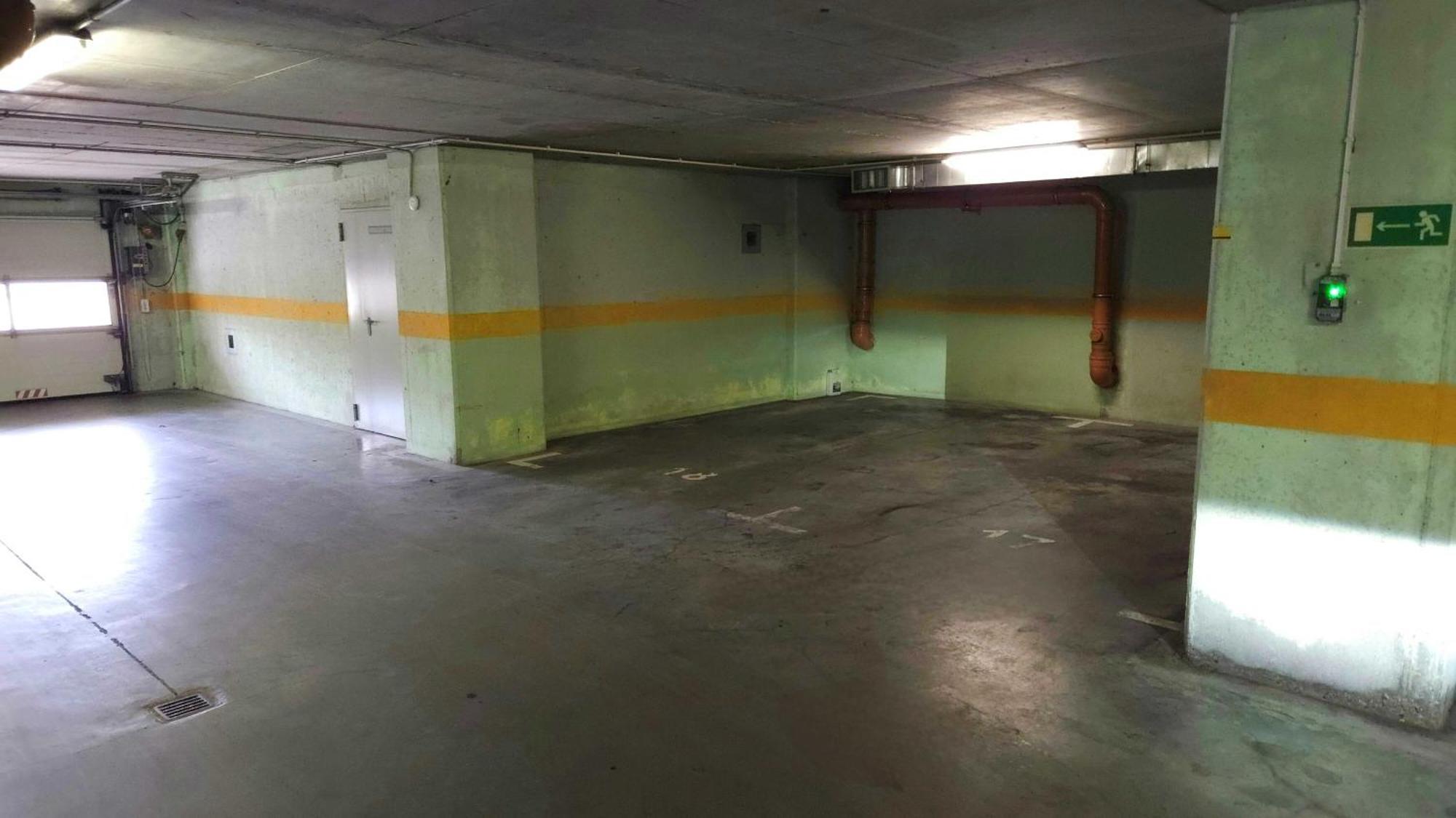 Kaskada Parking & Balcony By Axel